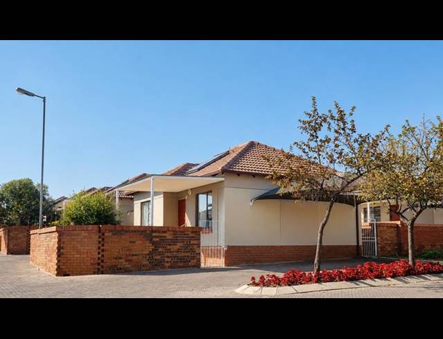 2 BEDROOM TOWNHOUSE FOR SALE IN THE REEDS